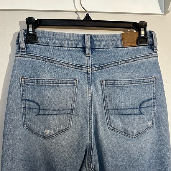 American Eagle Women’s Distressed Curvy Mom Jeans - Picture 7 of 9